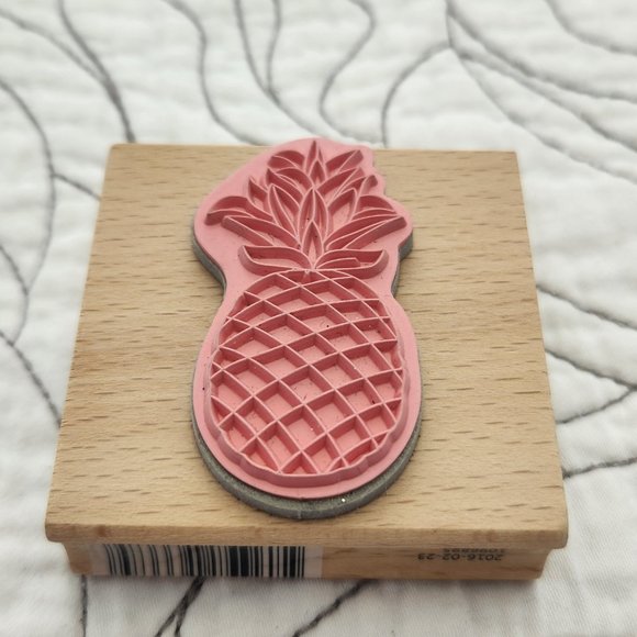 *NEW* STUDIO G Pineapple Stamp - Picture 3 of 5